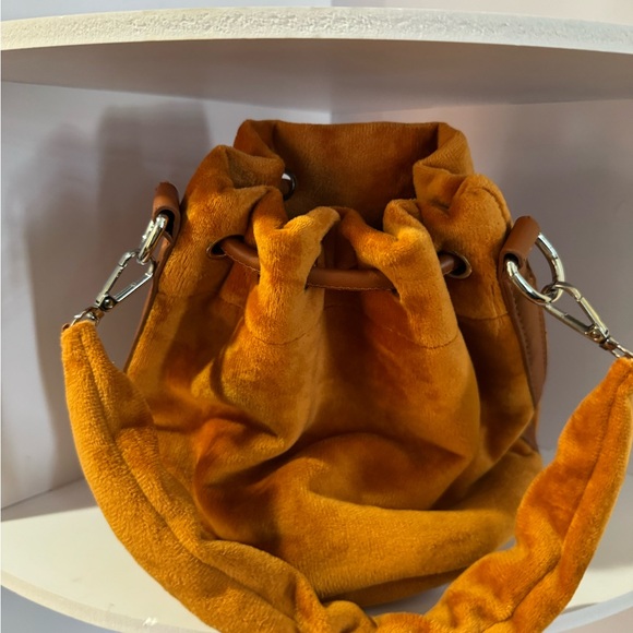 Tan Velvet Amazon Bucket Bag - Picture 5 of 6